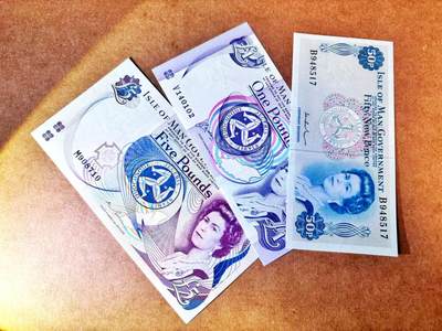 【Blue Auction】世界纸币精拍第766期——18级TOP拍卖/信誉/品质/专业/高效💫 - 【一组3张】马恩岛 50新便士-1镑-5镑 女王 全新UNC