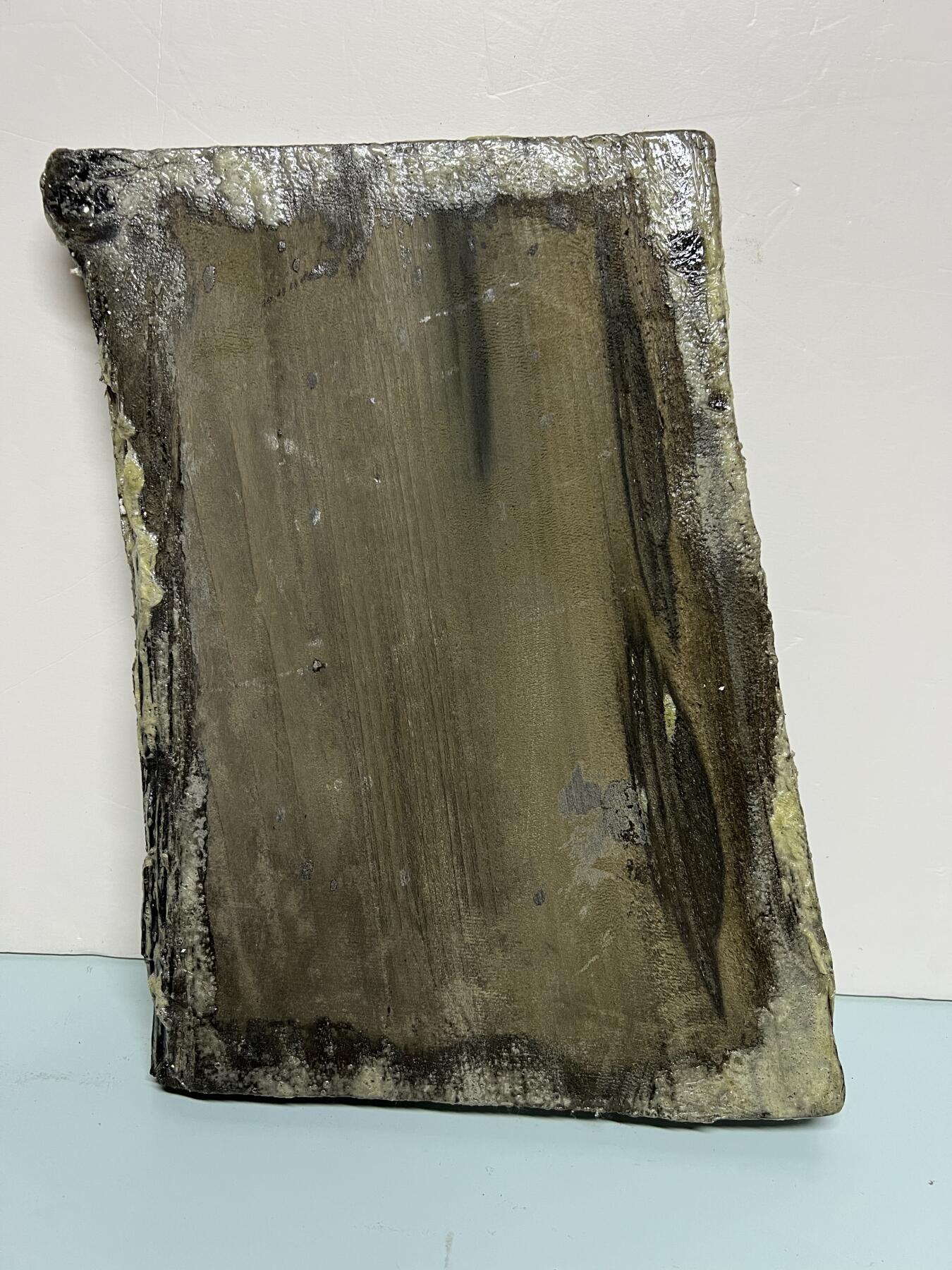 零元拍：1220-3 金丝楠 牌子料   满金丝 果香满满 尺寸：34/32/24/22/厚2.3CM。木料四周是涂抹的防裂胶