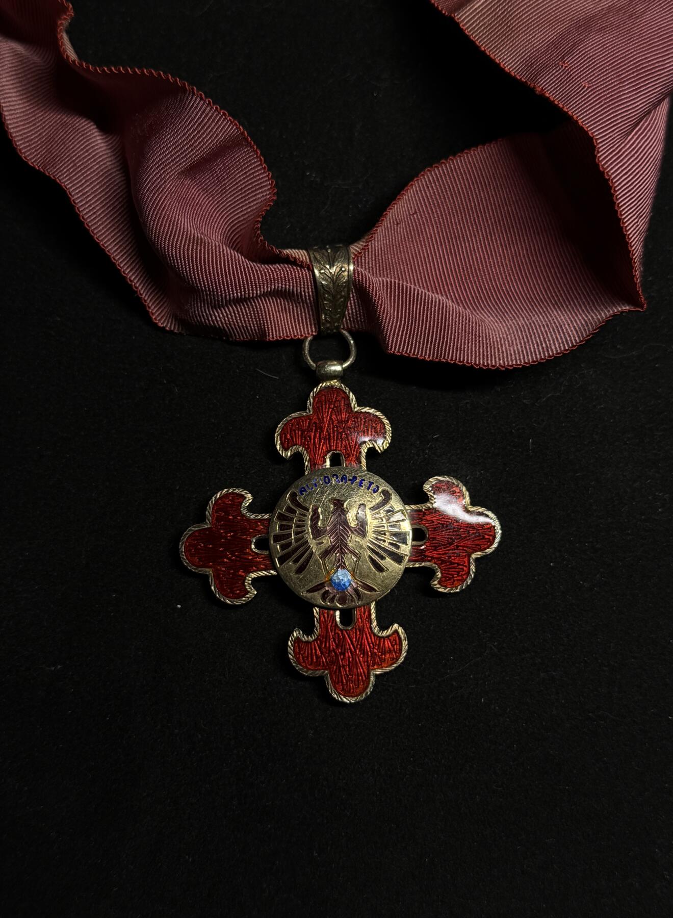 欢庆元旦！戎马世界章牌大赏第109期元旦大拍 西班牙指挥官级阿方索十世勋章，银制，授予在学术领域表现突出的个人，品相很好，少见