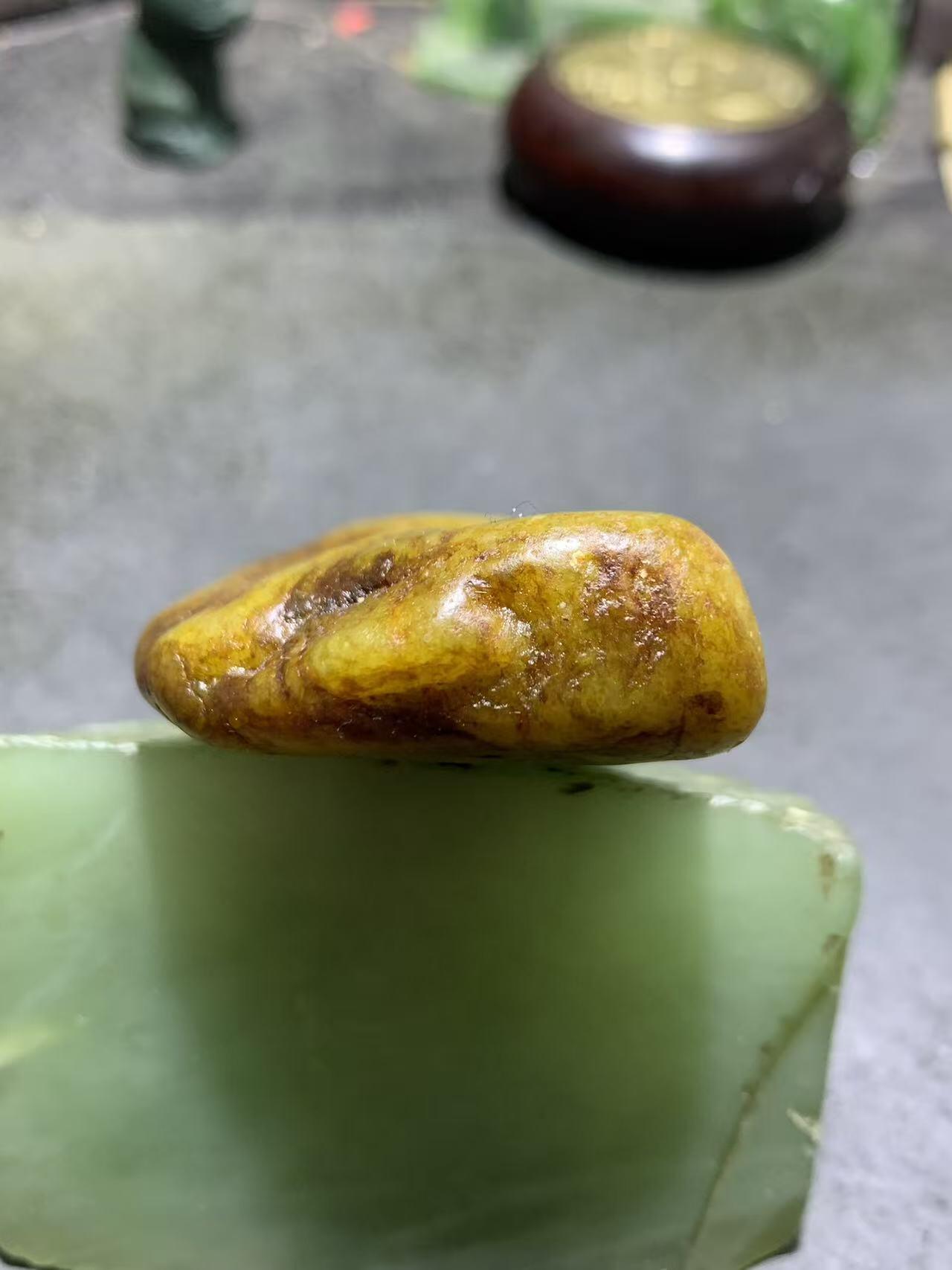 新疆和田玉青黄玉原石一颗，