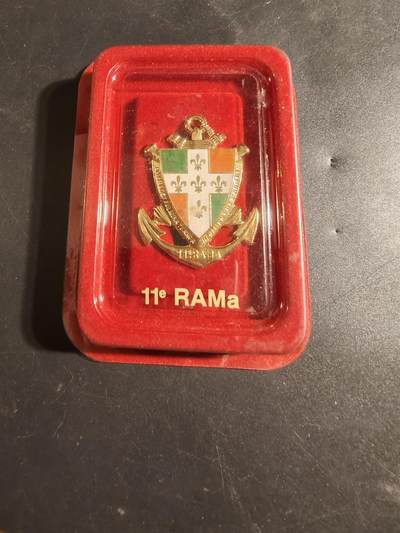 老王徽章第171期 - 法国海军陆战队第11炮兵团证章    原盒