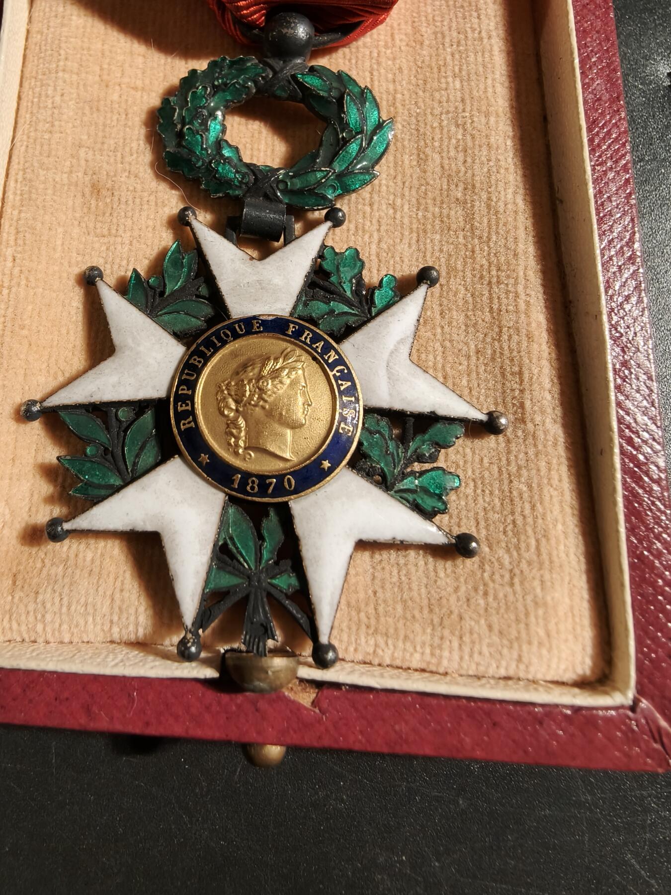 老王徽章第171期 法国骑士级荣誉军团勋章    银质珐琅    原盒    三共时期