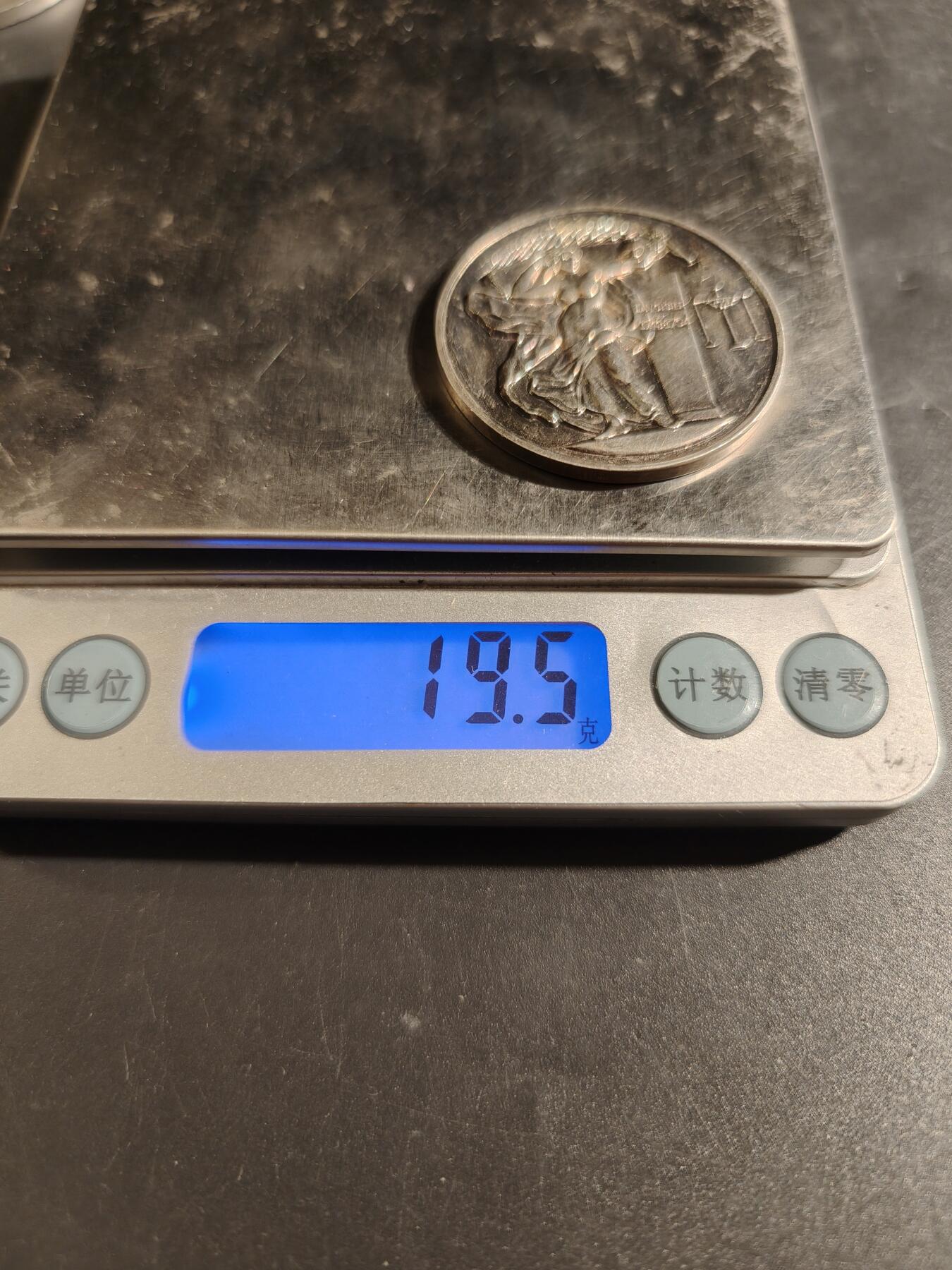 老王徽章第171期 法国化工联合会镀银大铜章     直径36mm    重量19.5g