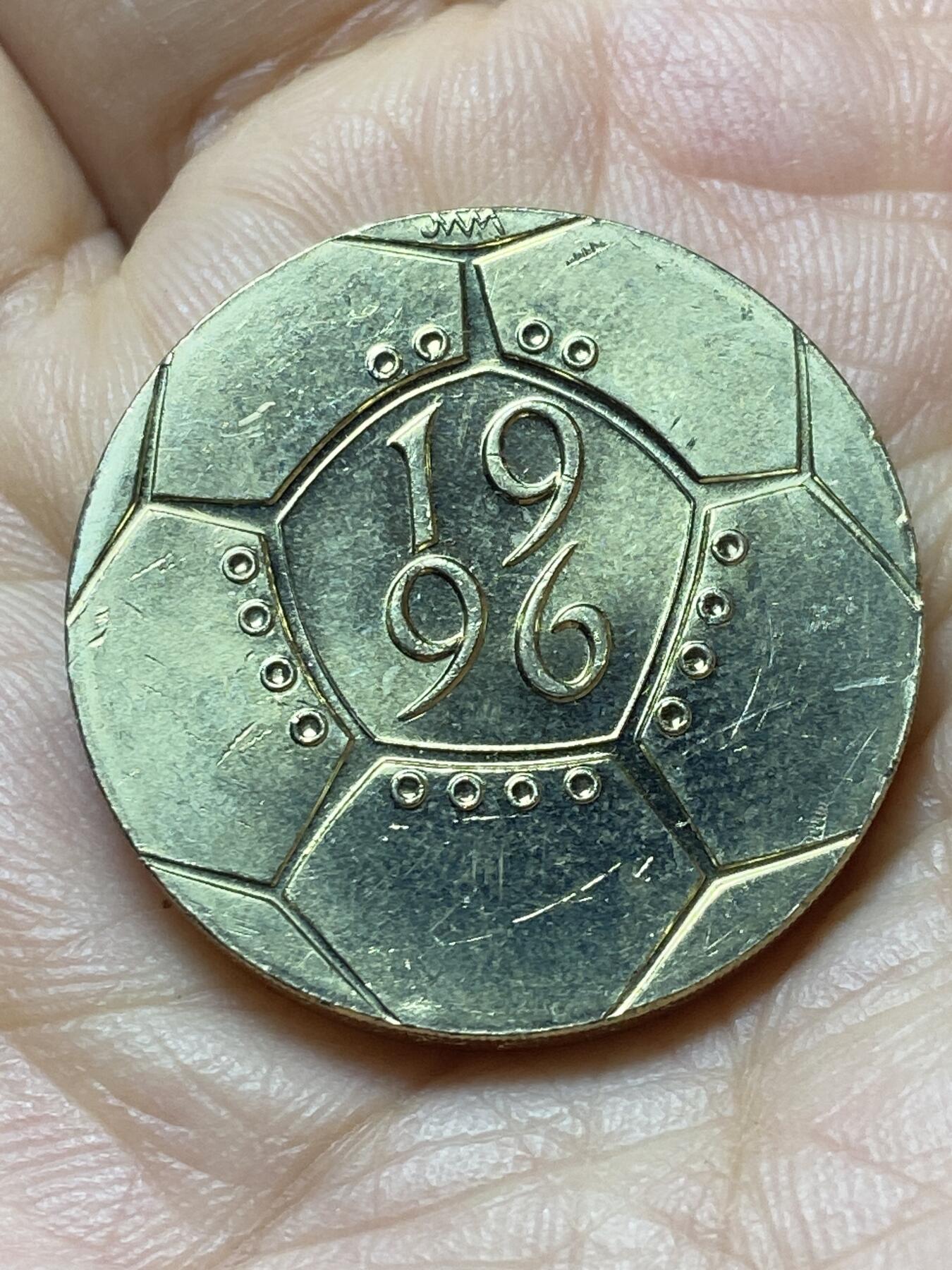 2025年第一百四十四场(总第一百七十场）品种丰富英国一线回流散币年末特拍场第一场(免佣金) 好品–英国🇬🇧1996年2英镑(第十届欧洲足球锦标赛纪念币)