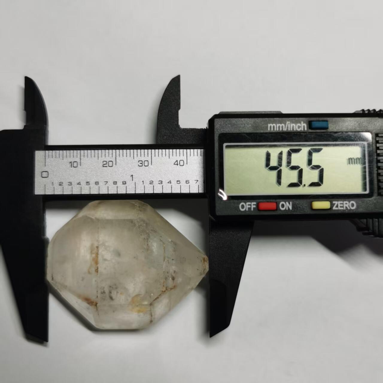 七河·世界钱币杂件水晶矿标小拍（总第31期） 藏家出品 X660（4） 云贵闪灵水晶 原石手握 本件拍品由合作藏家邮寄