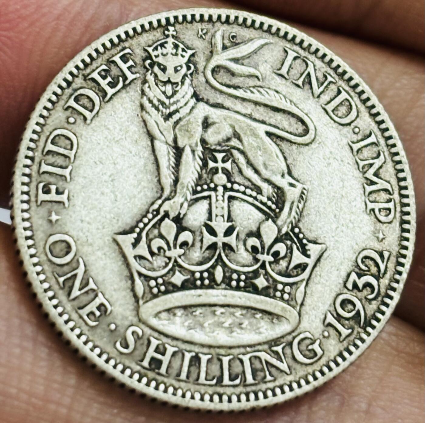 文馨钱币收藏第 286 场，圣诞节专场【 长期接收代拍品低至 0 佣金】 少见极美品 1932 年英国乔治五世 1 先令银币，第四版本 500 银，品相不错，细节见图