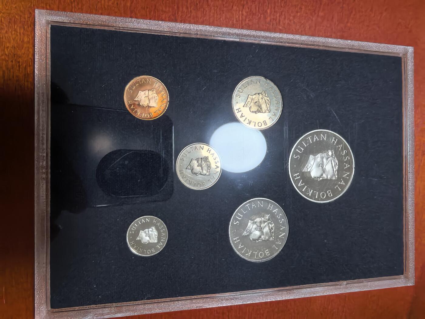 长老汇蛇年精选第八十五场拍卖 1979文莱精制币6枚套，含大炮币，克书85美金