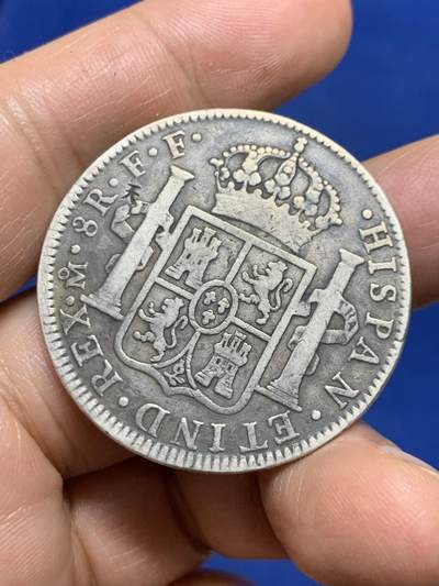 《竞宝斋》第449场 周日，周一，周二  3场连拍 （全场包邮，欢迎送拍） 西属墨西哥 1778年 卡三 8里亚尔双柱大银币 整体不错 有戳其它细节见图