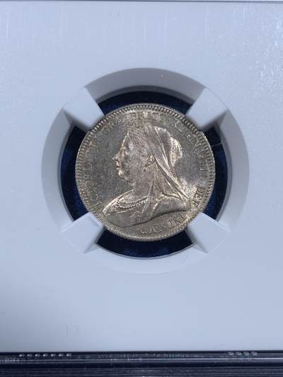 《竞宝斋》第449场 周日，周一，周二  3场连拍 （全场包邮，欢迎送拍） NGC MS63 英国 1893年 维多利亚 批纱版 6便士 银币 淡彩包浆 SIX版 难得