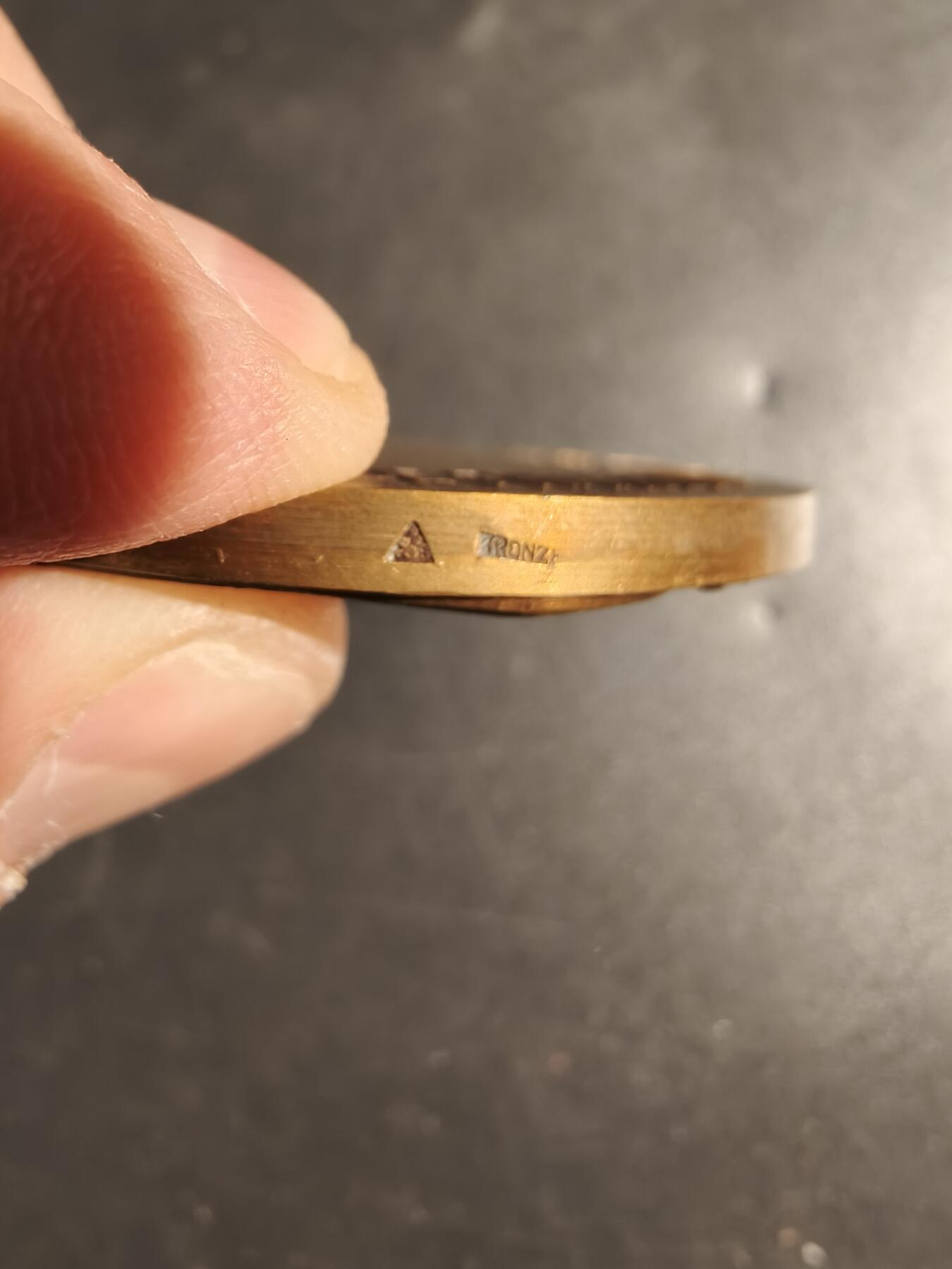 老王徽章第171期 法国及法兰西联盟钢筋混凝土建筑商同业公会大铜章    原盒     直径60mm     重量96.2g