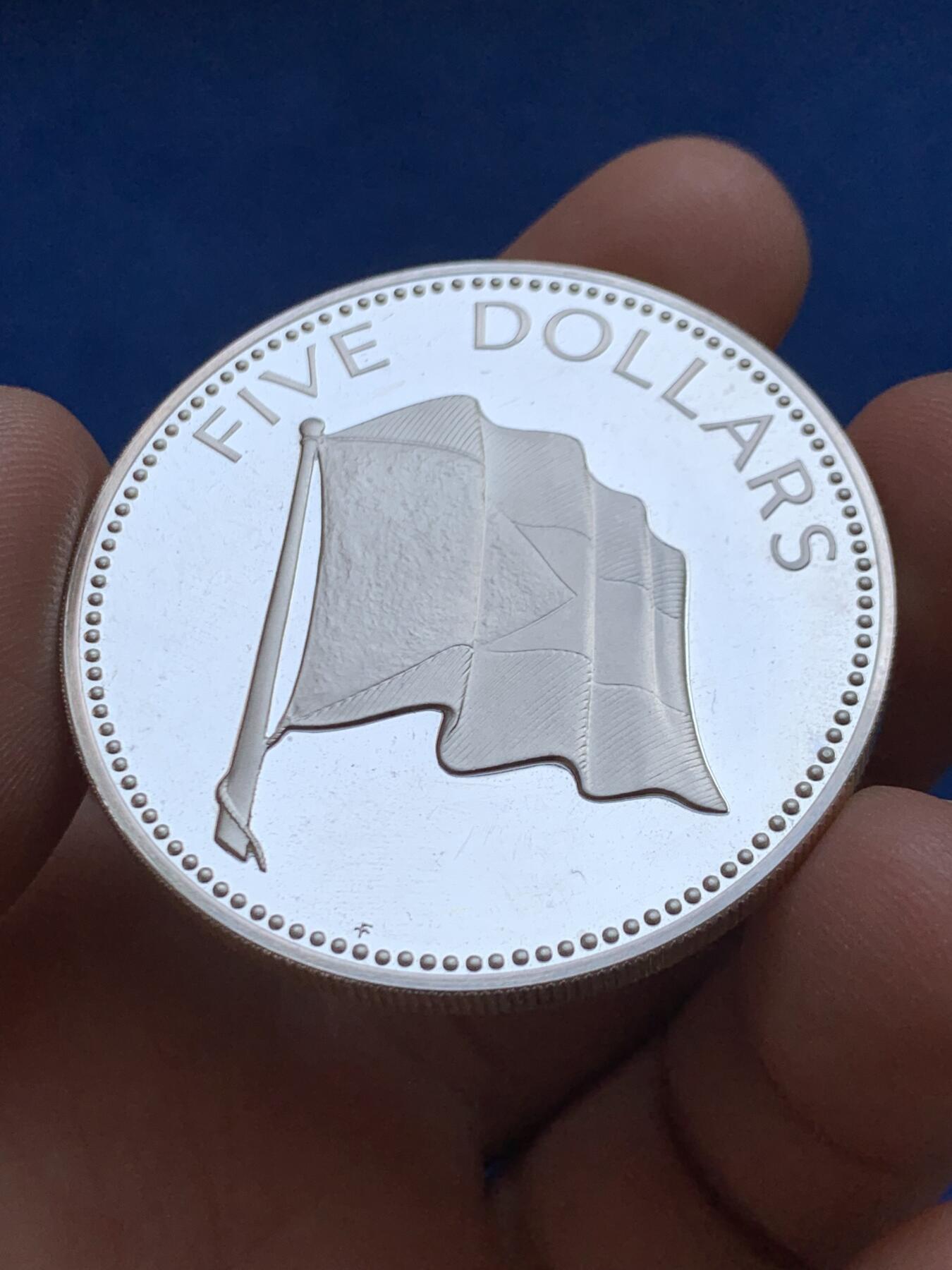 《竞宝斋》第449场 周日，周一，周二  3场连拍 （全场包邮，欢迎送拍） 巴哈马1974年精制5元银币，43.1克，925银，经典现代银币品种，设计精美