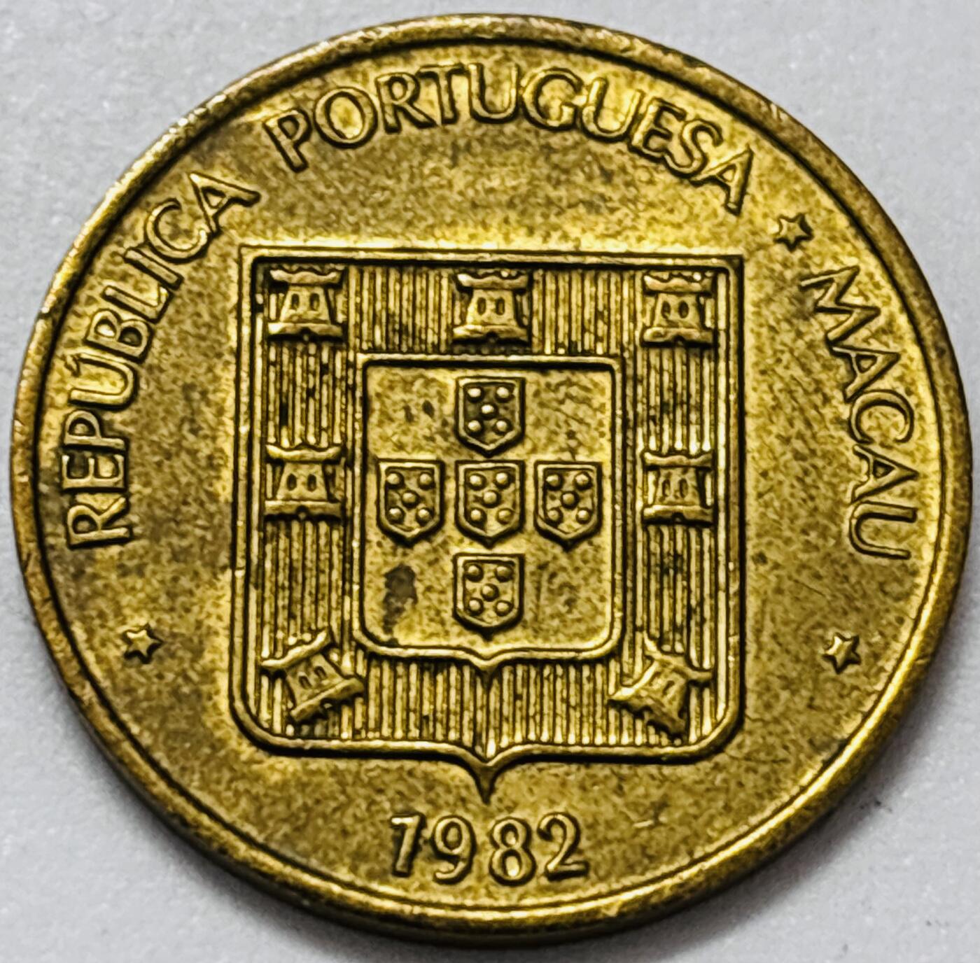 文馨钱币收藏第 286 场，圣诞节专场【 长期接收代拍品低至 0 佣金】 铜光美品 1982 年澳门寿字伍毫铜币，第四版本首发年