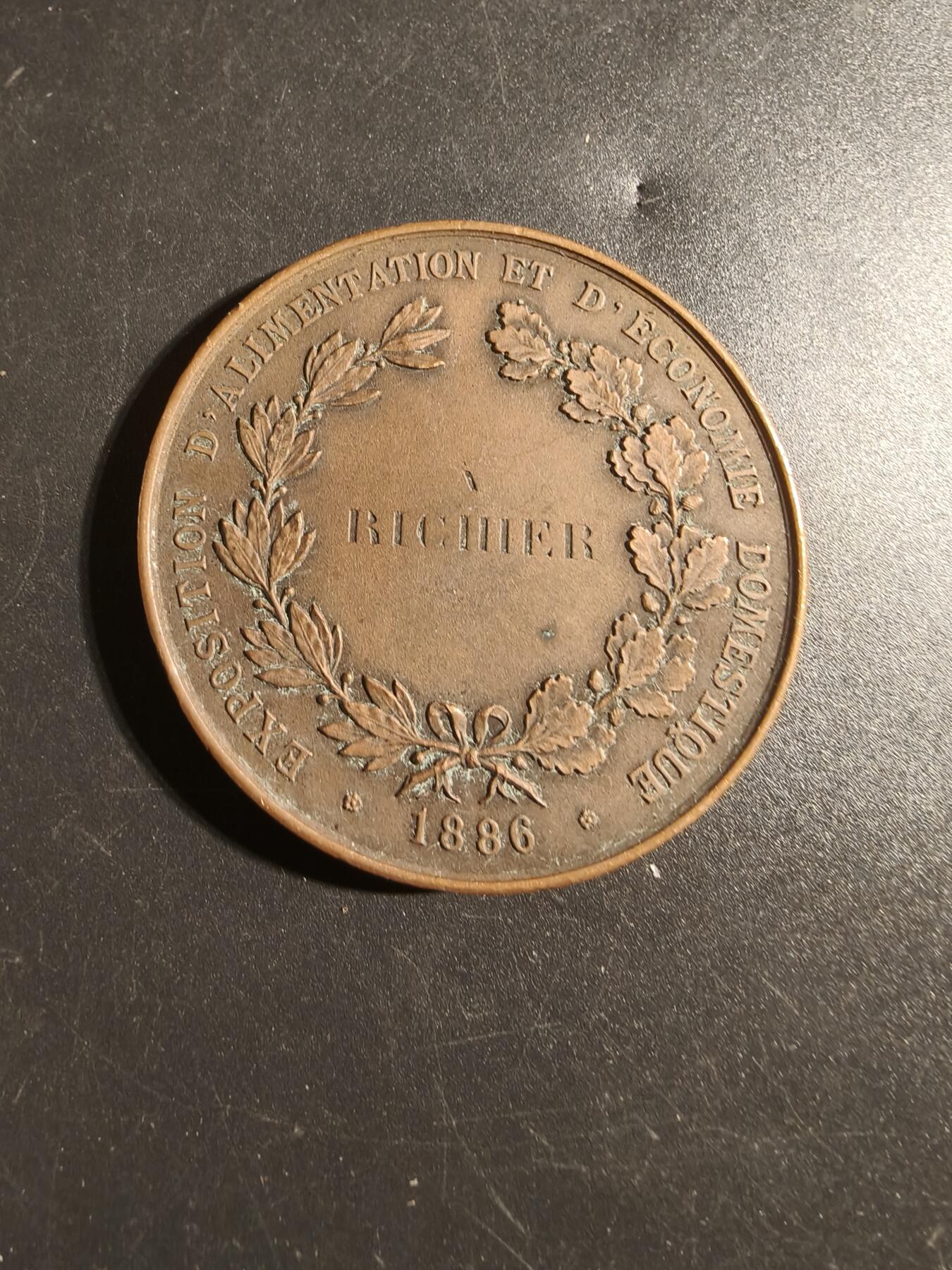 老王徽章第171期 法国1886年第四届国际家庭经济博览会大铜章     直径50mm     重量62.4g