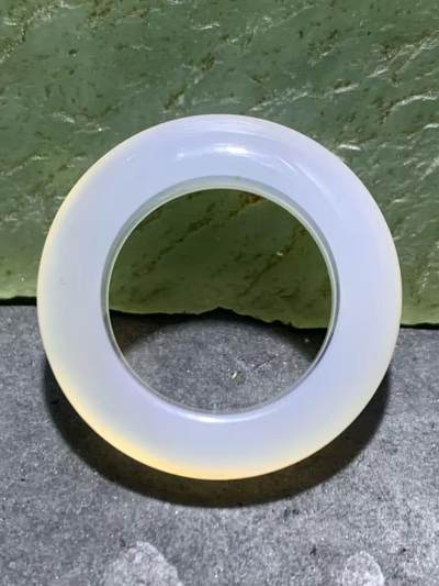 精美冰透高玉化荔枝冻玛瑙戒指一个， - 精美冰透高玉化荔枝冻玛瑙戒指一个，