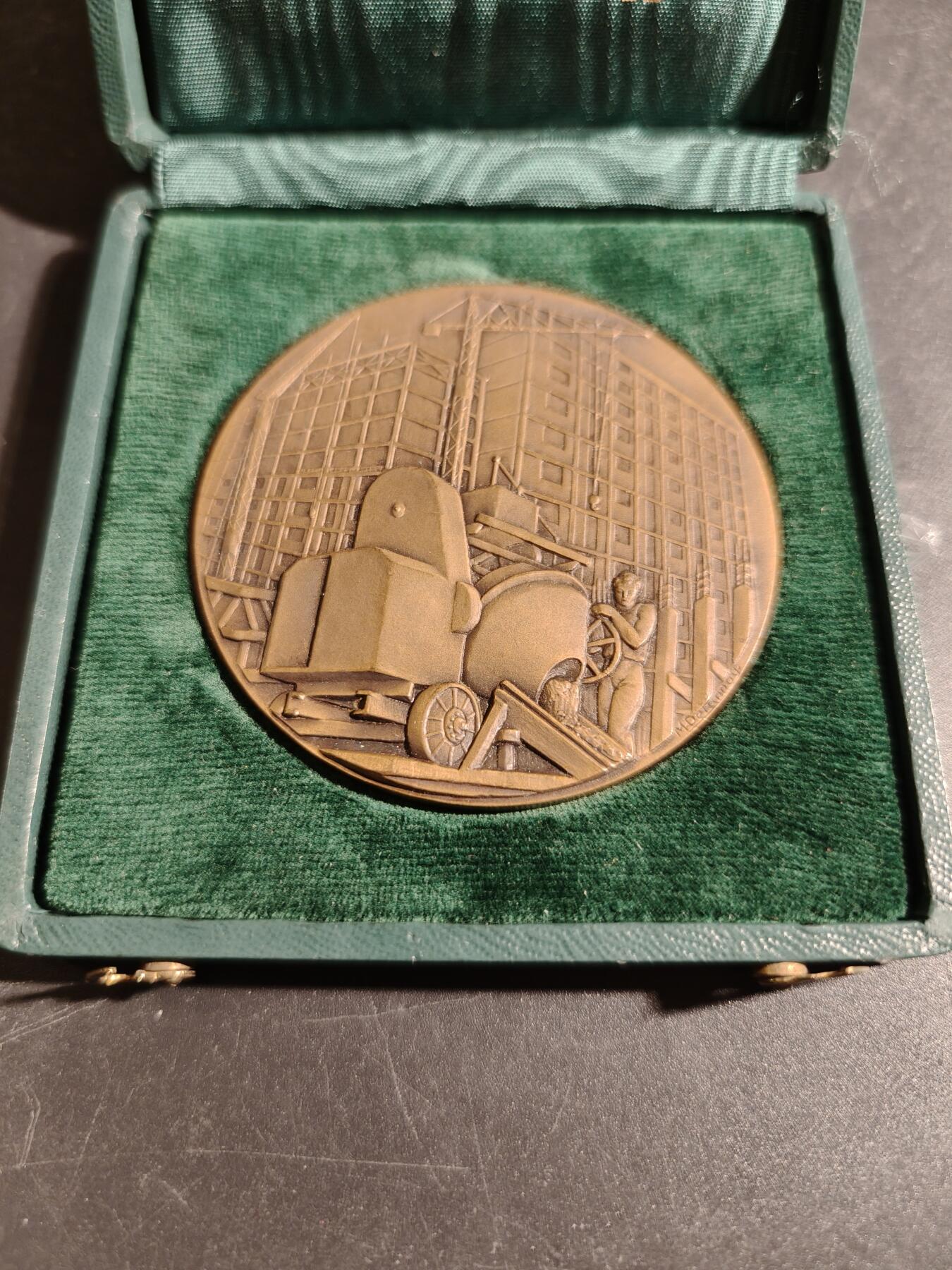 老王徽章第171期 法国及法兰西联盟钢筋混凝土建筑商同业公会大铜章    原盒     直径60mm     重量96.2g