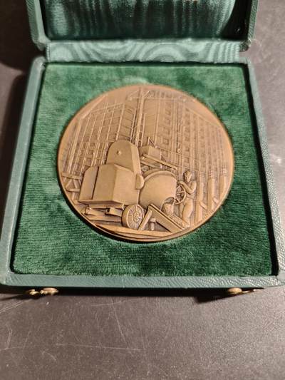 老王徽章第171期 - 法国及法兰西联盟钢筋混凝土建筑商同业公会大铜章    原盒     直径60mm     重量96.2g