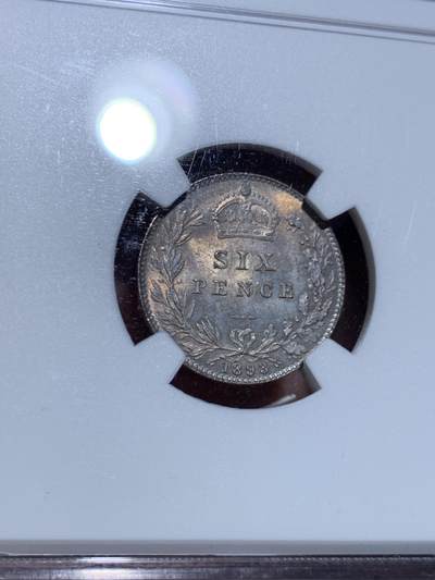 《竞宝斋》第449场 周日，周一，周二  3场连拍 （全场包邮，欢迎送拍） NGC MS63 英国 1893年 维多利亚 批纱版 6便士 银币 淡彩包浆 SIX版 难得