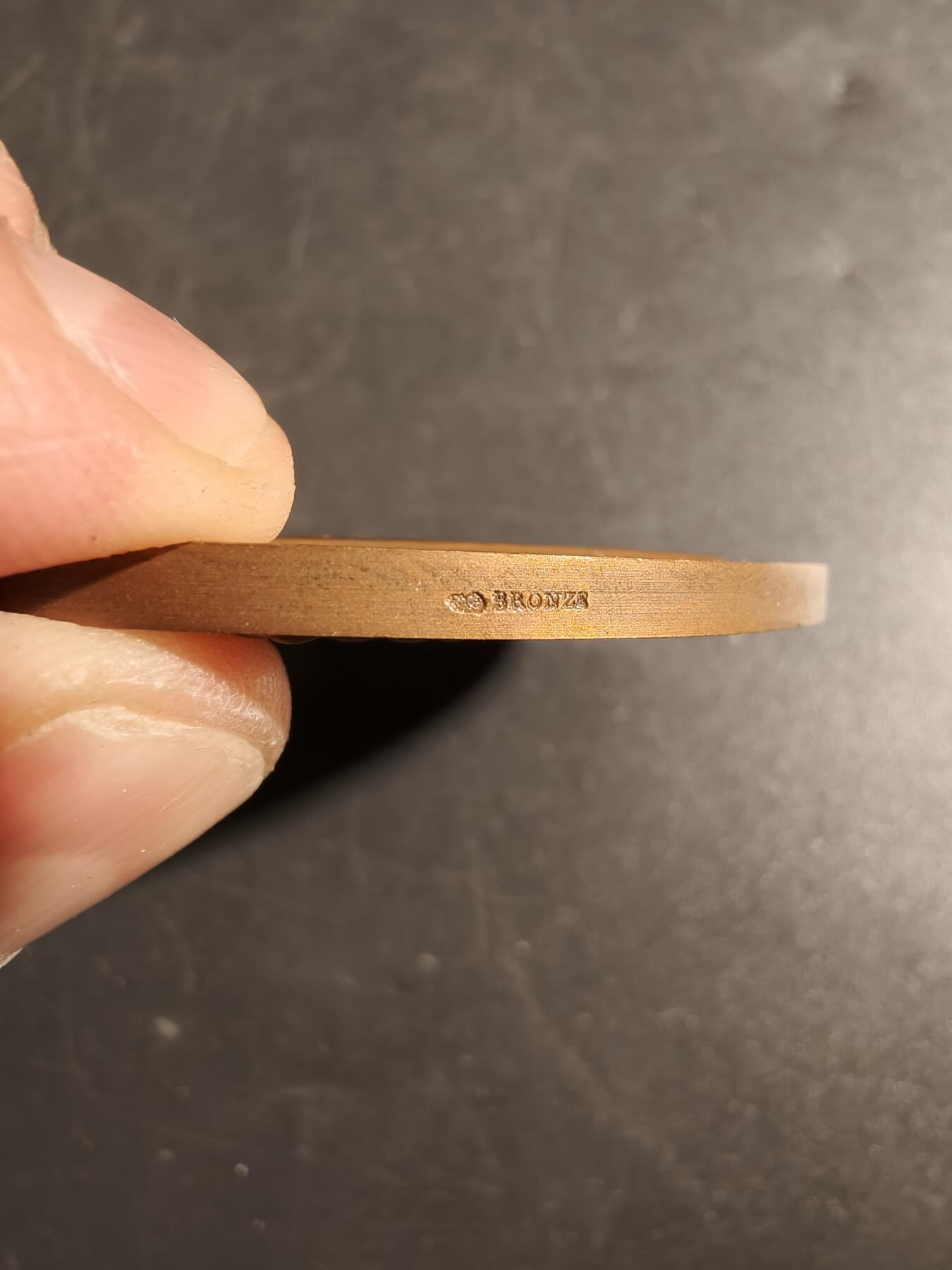 老王徽章第171期 法国园艺协会大铜章    原盒    园艺小天使   亨利杜布瓦作品     直径56mm     重量77.9g