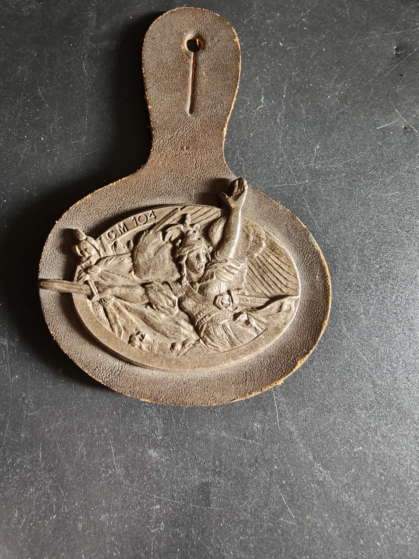 老王徽章第171期 法国第104国防动员中心证章