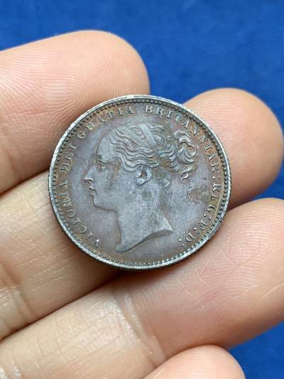 《竞宝斋》第449场 周日，周一，周二  3场连拍 （全场包邮，欢迎送拍） - 英国1880年维多利亚小维先令银币 细节见图