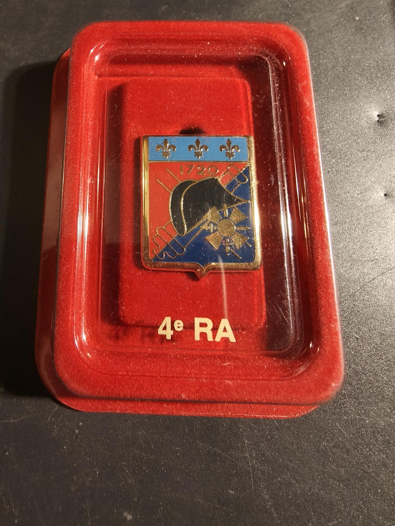 老王徽章第171期 法国第4炮兵团证章    原盒