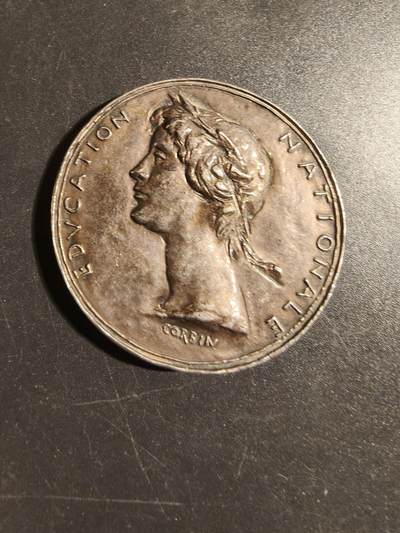 老王徽章第171期 - 法国国家教育大银章    科尔宾名作     950银    直径45mm    重量44.1g