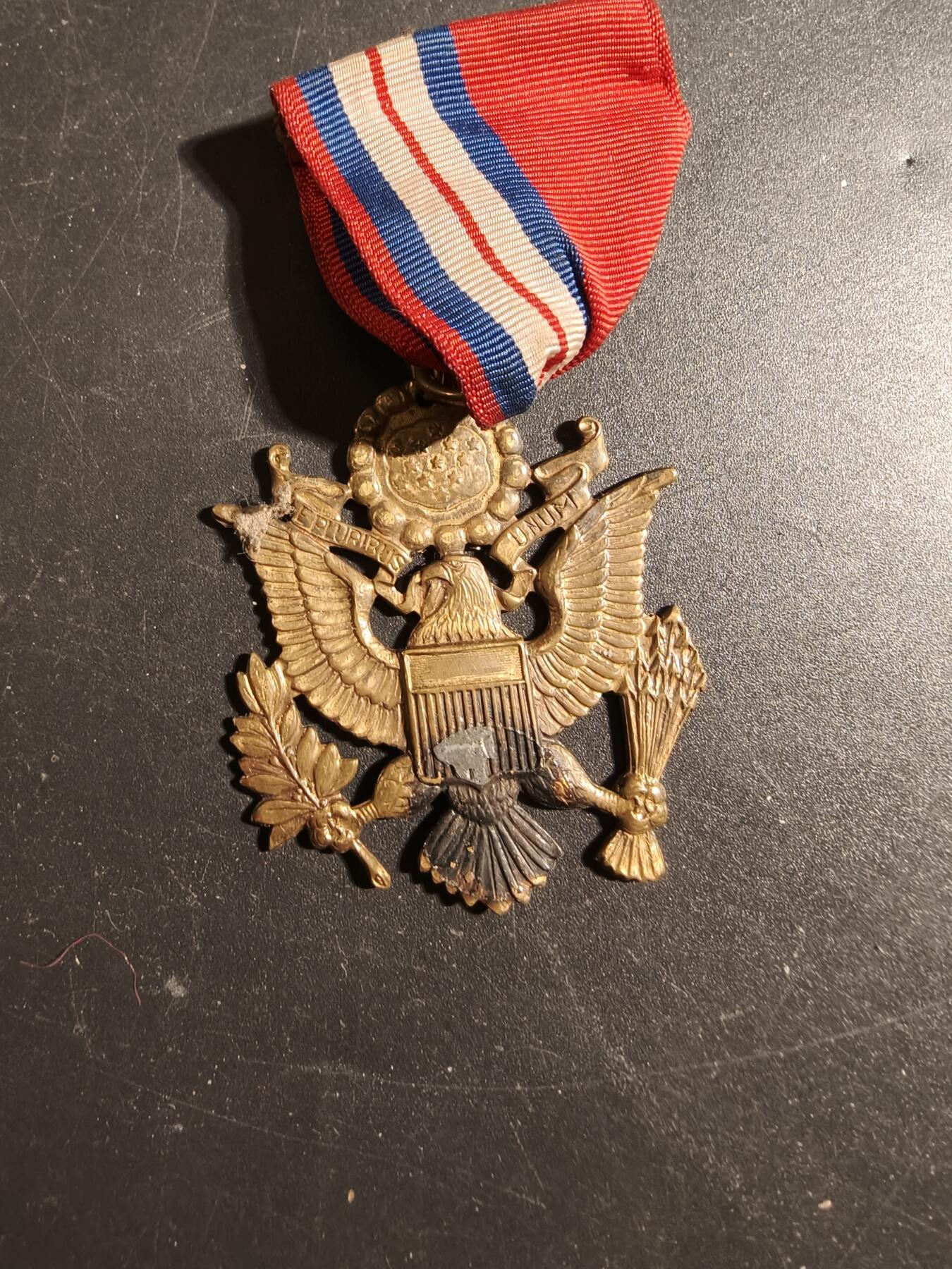 老王徽章第171期 美国陆军大檐帽帽徽改的纪念章