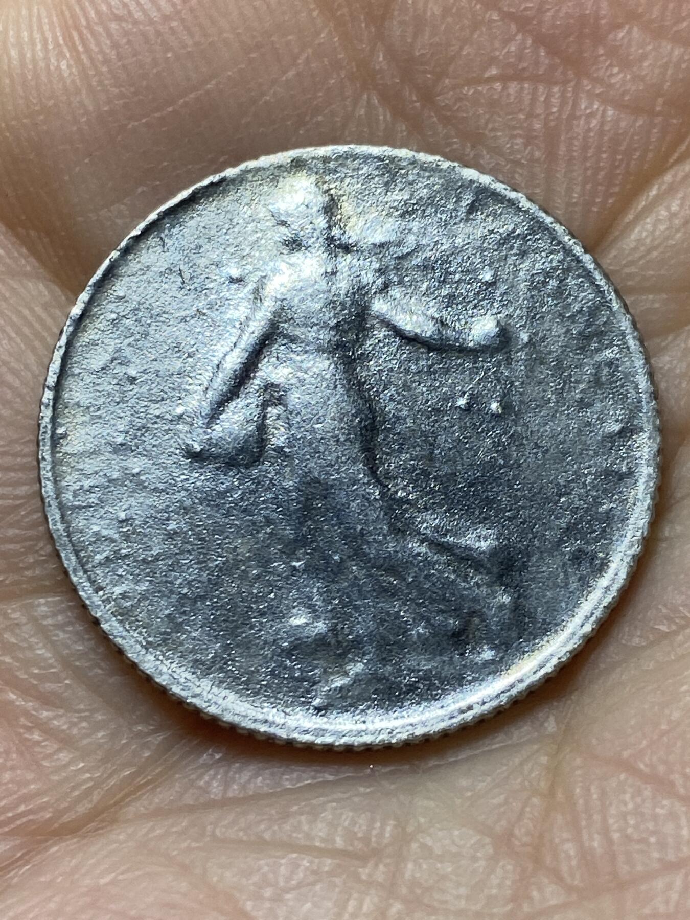 2025年第一百四十四场(总第一百七十场）品种丰富英国一线回流散币年末特拍场第一场(免佣金) 法兰西第三共和国1916年1法郎银币(第二版，835高银)