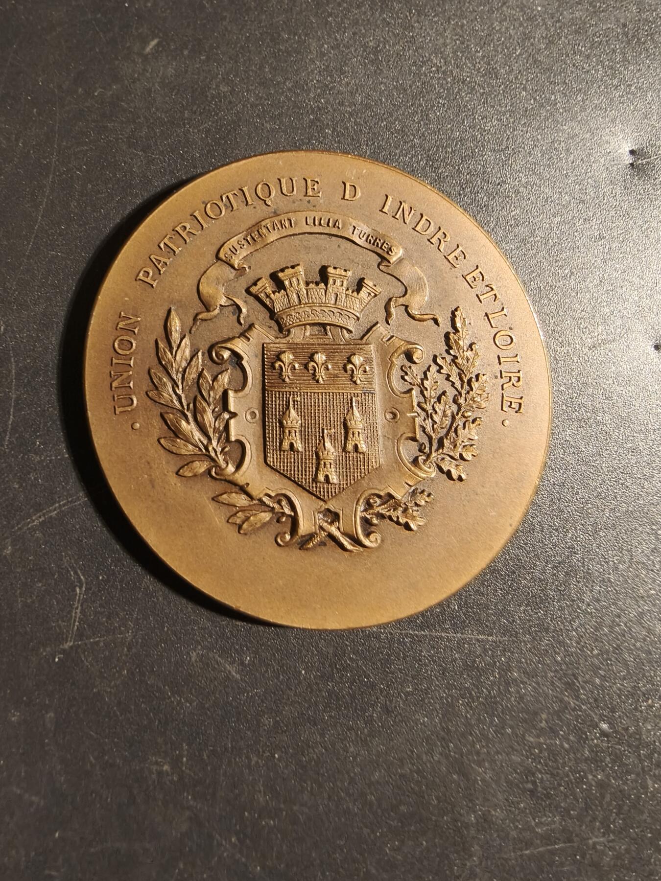 老王徽章第171期 法国卢瓦尔-谢尔省爱国联盟大铜章     自由帽玛丽安娜    大师罗蒂作品     直径46mm    重量41.8g