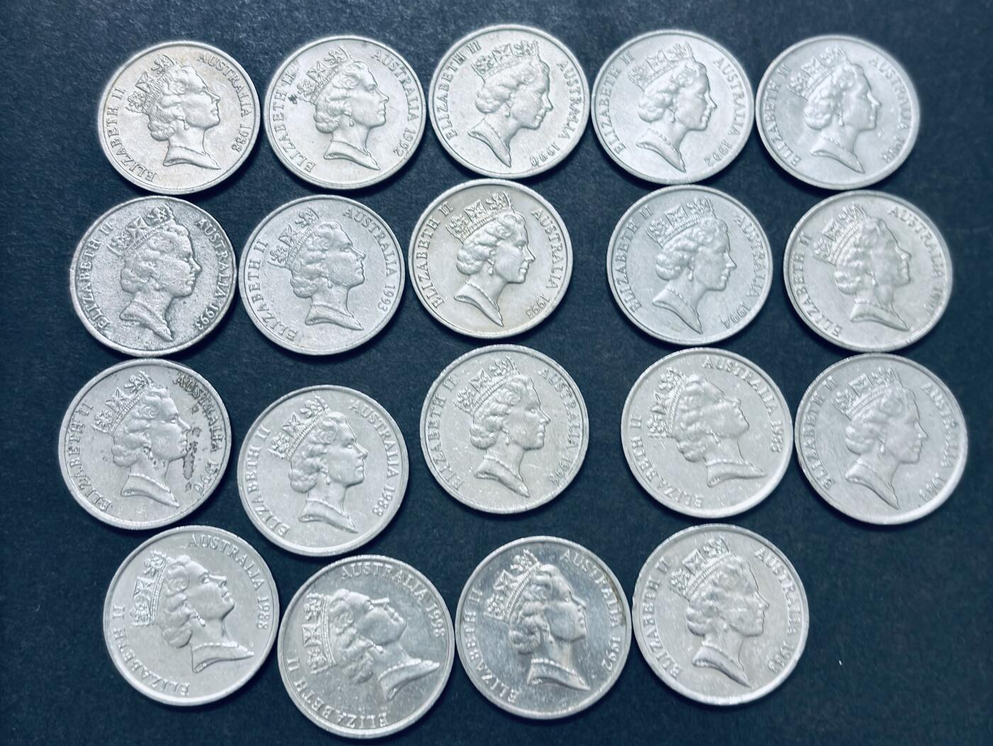 文馨钱币收藏第 286 场，圣诞节专场【 长期接收代拍品低至 0 佣金】 好品澳大利亚高冠女王 10 分 19 枚