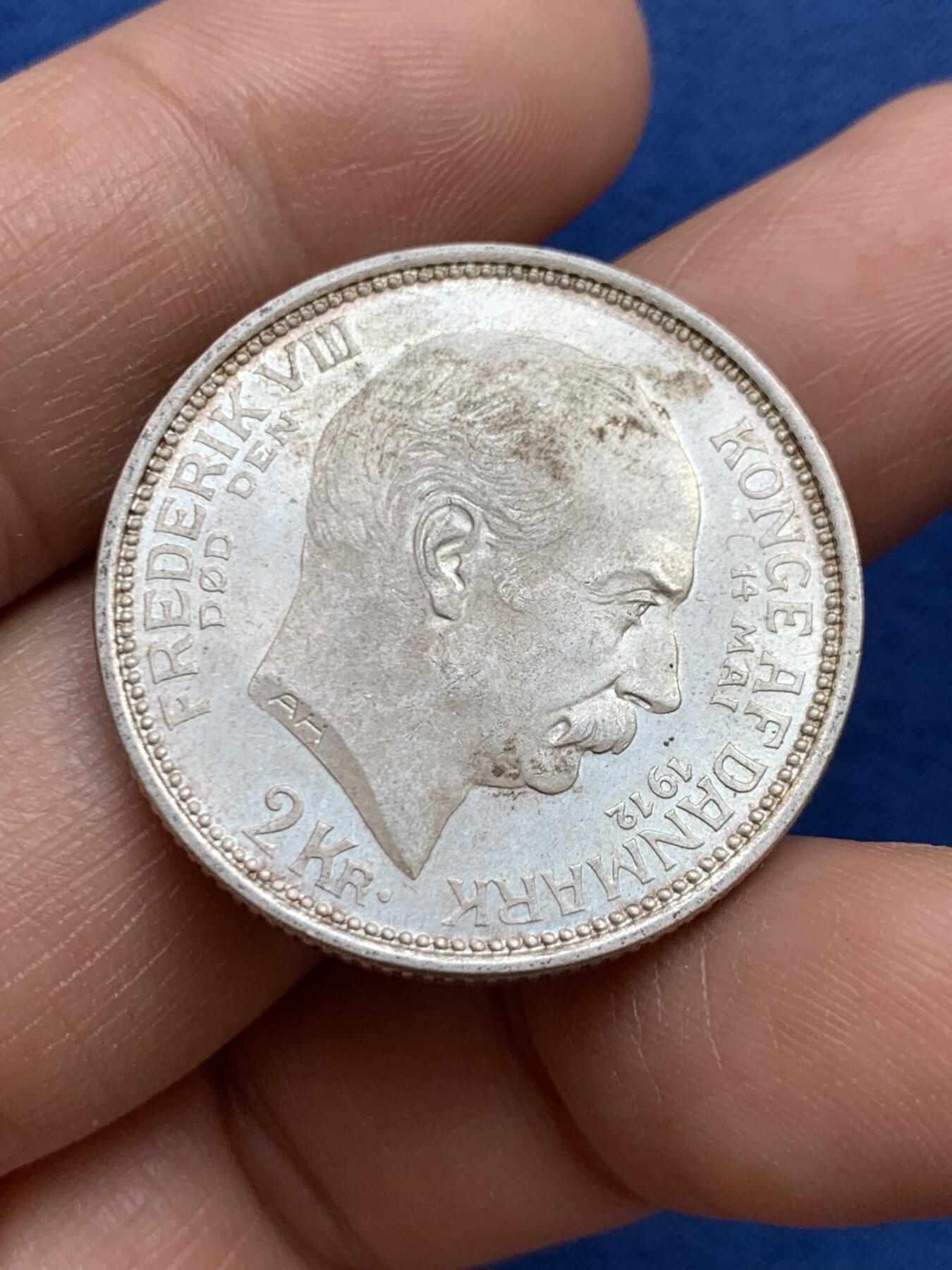 《竞宝斋》第449场 周日，周一，周二  3场连拍 （全场包邮，欢迎送拍） 丹麦1912年克里斯蒂安十世登基（弗雷德里克八世之死）2克朗银币，800银，重量15g，直径31mm