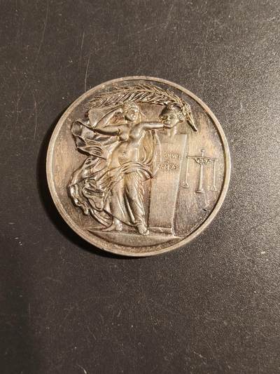 老王徽章第171期 - 法国化工联合会镀银大铜章     直径36mm    重量19.5g