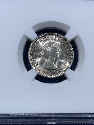 《竞宝斋》第449场 周日，周一，周二  3场连拍 （全场包邮，欢迎送拍） NGC MS63 澳大利亚1956年袋鼠鸸鹋6便士银币，少见品种，克书标记小特年，底板光度都很棒。