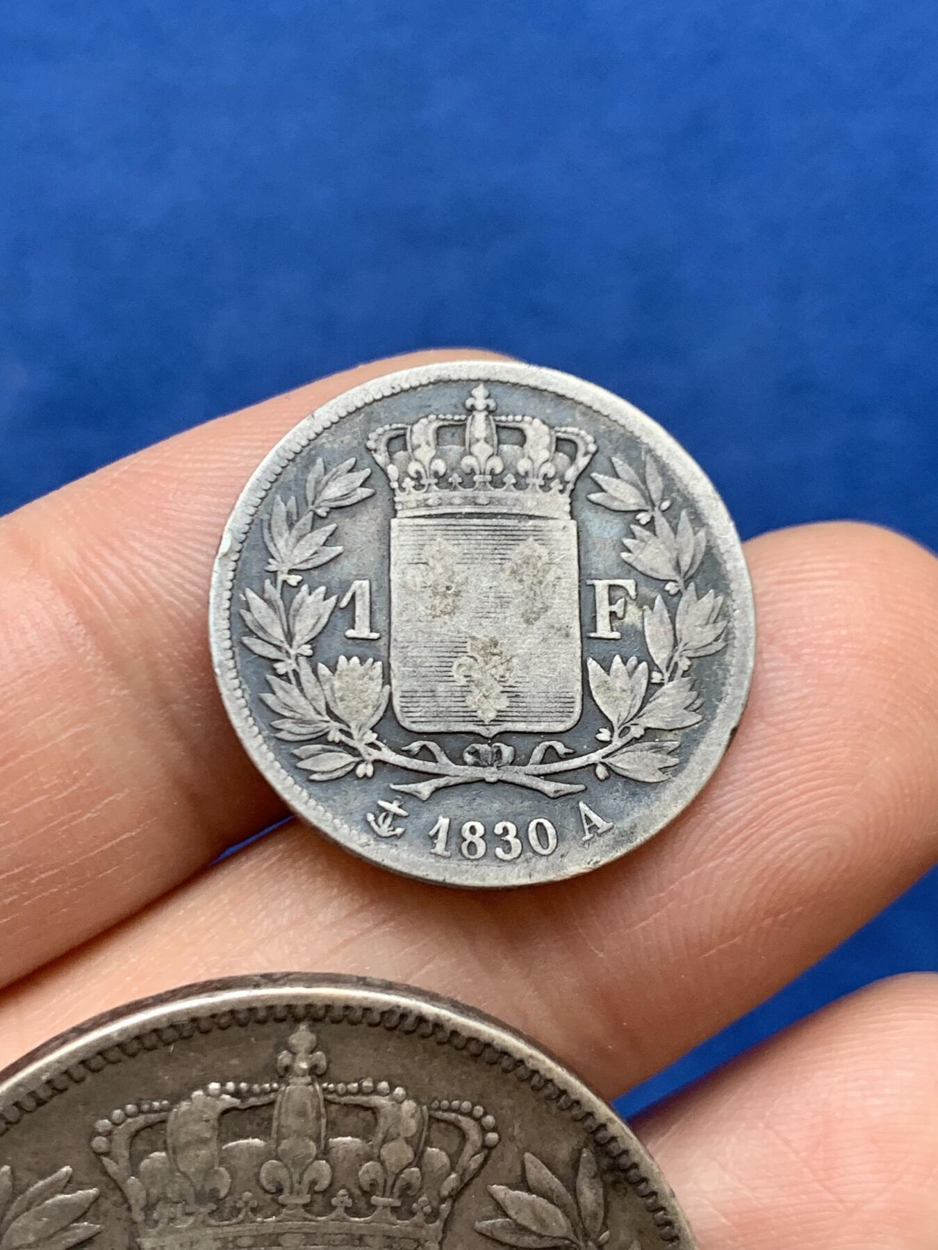 《竞宝斋》第449场 周日，周一，周二  3场连拍 （全场包邮，欢迎送拍） 两枚一组 法国1830年巴黎造币厂查理十世5法郎/1法郎银币，查理十世在位最后一年，稀少。