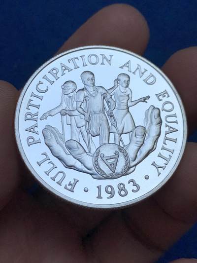 《竞宝斋》第449场 周日，周一，周二  3场连拍 （全场包邮，欢迎送拍） - 利比里亚1983年国际残疾人年大银币 28.3g 925银