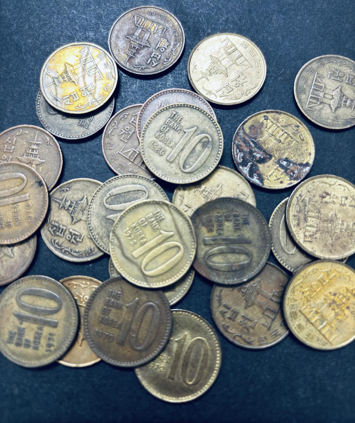 文馨钱币收藏第 286 场，圣诞节专场【 长期接收代拍品低至 0 佣金】 早期南朝鲜 10 元，年份未挑 26 枚