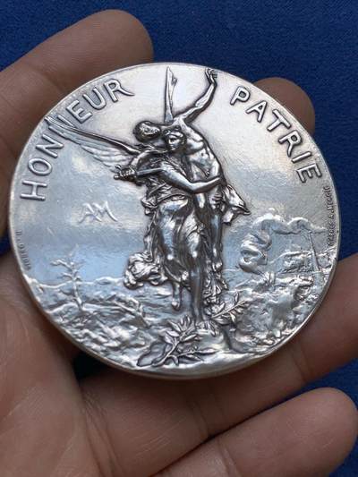 《竞宝斋》第449场 周日，周一，周二  3场连拍 （全场包邮，欢迎送拍） - 法国1886年射击节大银章 79.35克 58.5mm 丰饶角银标 带盒