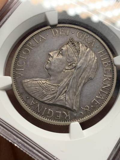 《竞宝斋》第449场 周日，周一，周二  3场连拍 （全场包邮，欢迎送拍） 稀少 NGC PF62 爱尔兰 1900 纪念维多利亚女王访问爱尔兰 银质40P Reginald Huth发行  最近裸币成交价超过2万 纵观也没几枚拍卖记录