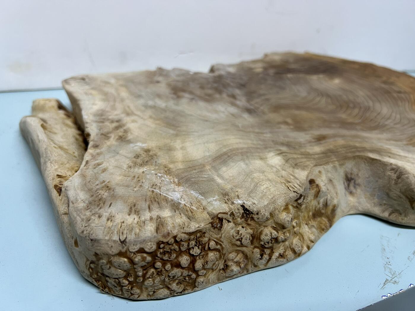 零元拍：1220-5香杉木老根榴干泡茶盘 毛坯，尺寸约：380/250/厚35MM，满花，药香满鼻，因为没有上漆，干燥天气可能会产生裂纹，属于正常现象