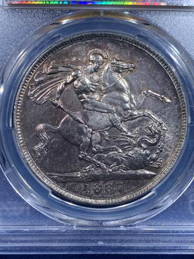 《竞宝斋》第449场 周日，周一，周二  3场连拍 （全场包邮，欢迎送拍） PCGS MS62 英国1887年维多利亚女王高冠马剑1克朗银币，五彩状态。