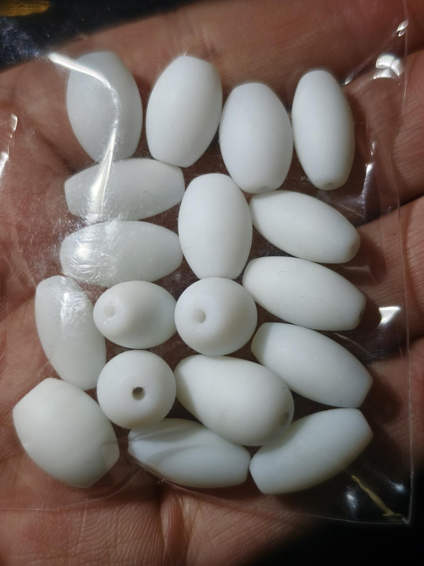 97期回流戒指饰品杂件纪念章丝路钱币专场 中亚回流珠子