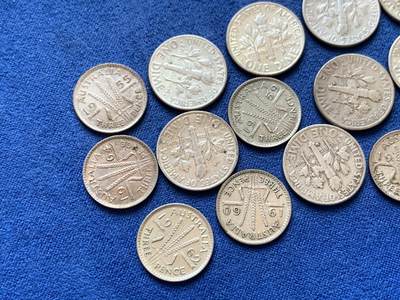 《竞宝斋》第449场 周日，周一，周二  3场连拍 （全场包邮，欢迎送拍） 16枚一组 美国1961-1964年罗斯福10分银币10枚（总重25克 900银）+ 澳大利亚1955-1964伊丽莎白女王二世3便士银币6枚（总重约8.45克 500银）