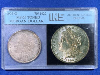 《竞宝斋》第449场 周日，周一，周二  3场连拍 （全场包邮，欢迎送拍） - INS MS65 TONED 美国 1904年O厂摩根银币 美国1988年老牌评级公司，PCGS TRUE VIEW的鼻祖，盒子本身就是古董，摩根底板镜面，女神面银灰彩，背面金环彩，收藏级摩根。