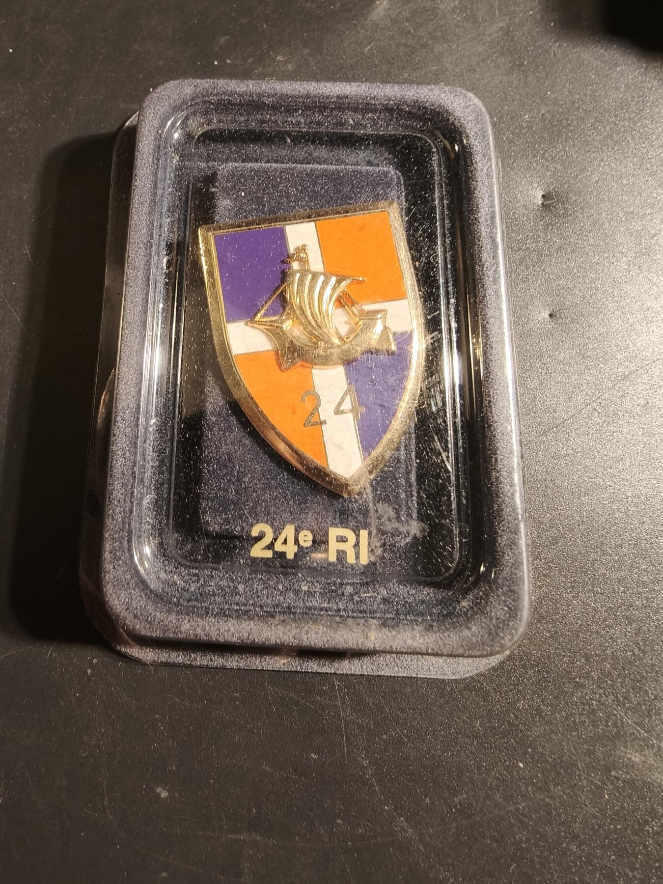 老王徽章第171期 法国第24步兵团证章    原盒