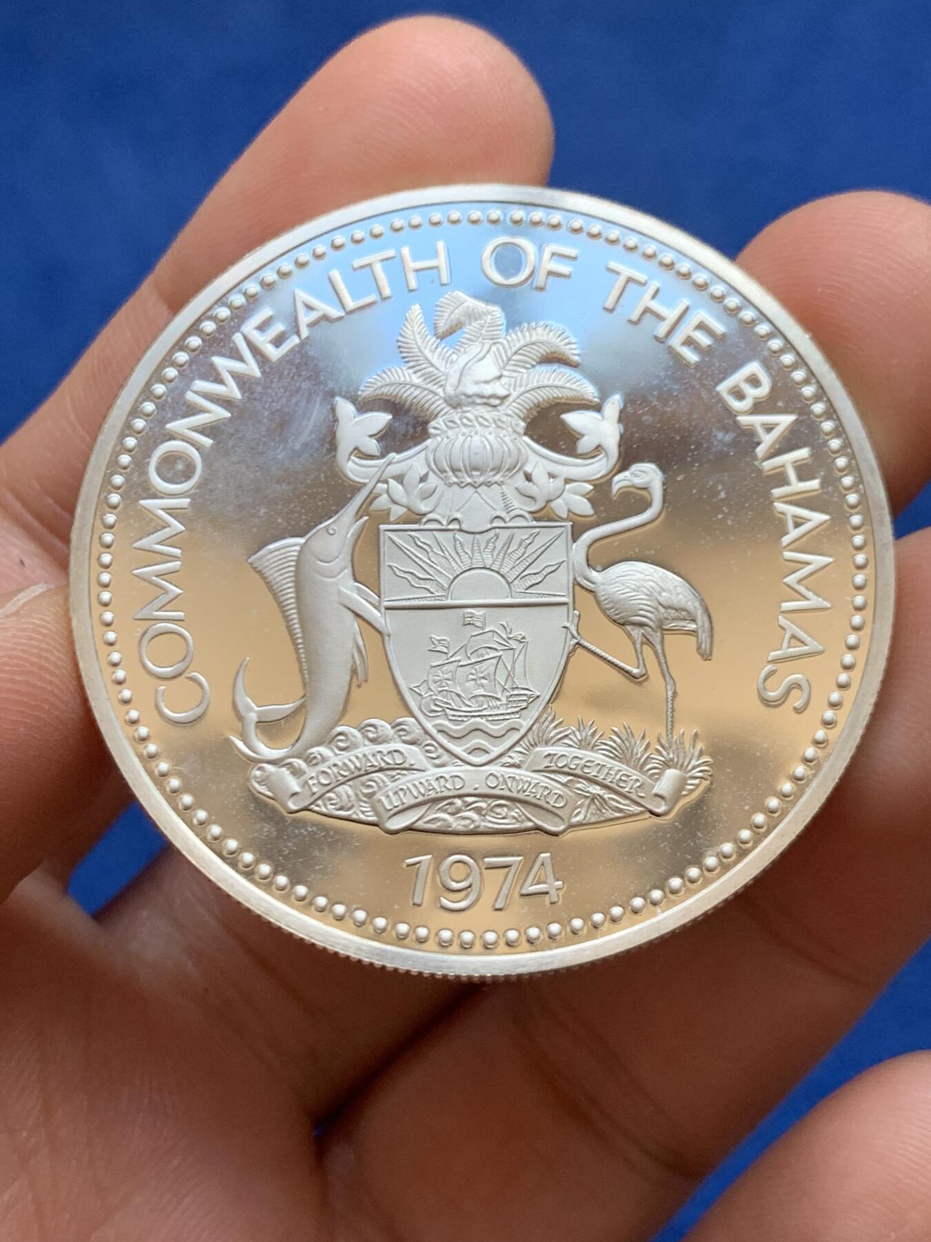 《竞宝斋》第449场 周日，周一，周二  3场连拍 （全场包邮，欢迎送拍） 巴哈马1974年精制5元银币，43.1克，925银，经典现代银币品种，设计精美