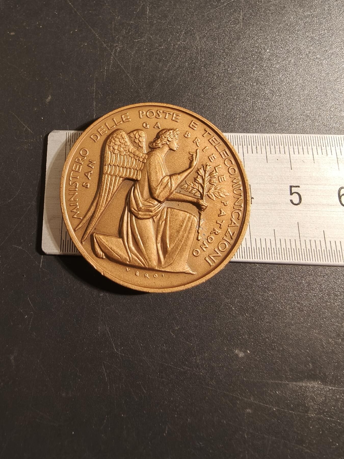 老王徽章第171期 意大利邮政百年大铜章    直径40mm    重量33.4g