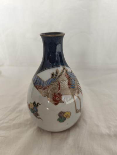 海外回流精品拍卖12.28 - 日本九谷款小花瓶一只