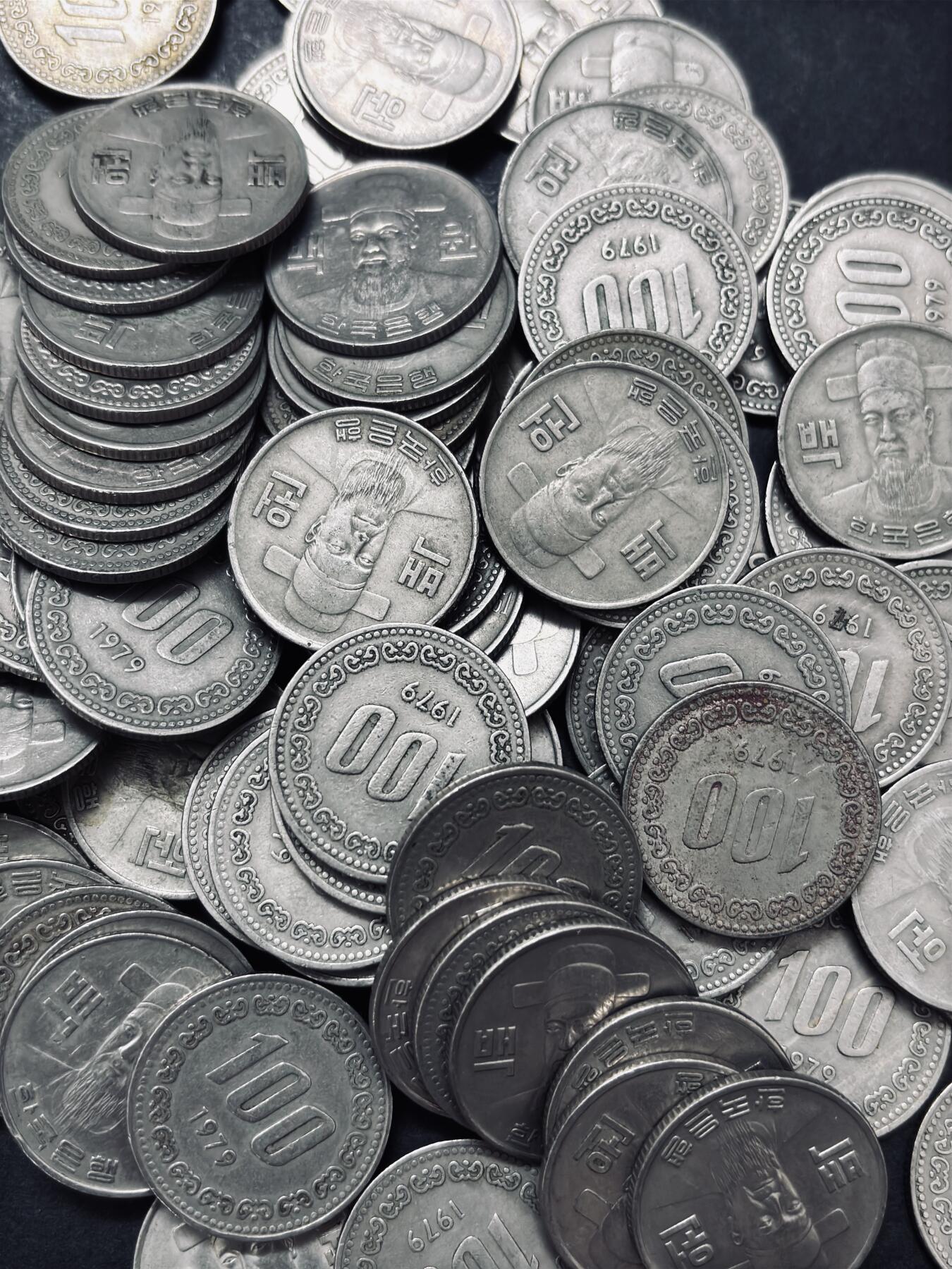 文馨钱币收藏第 286 场，圣诞节专场【 长期接收代拍品低至 0 佣金】 好品早期老版本 1979 年南朝鲜李舜臣 100 元 100 枚