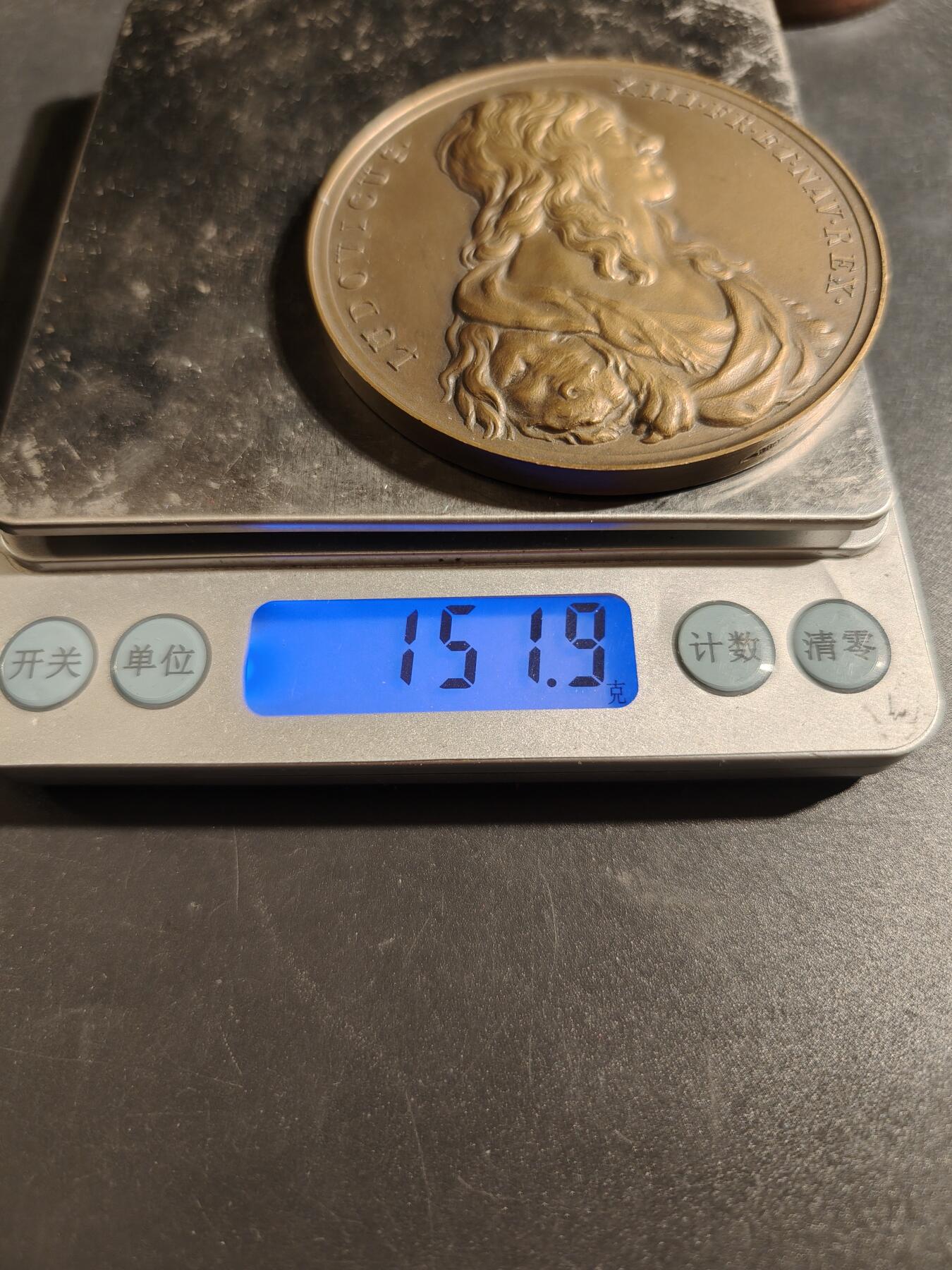 老王徽章第171期 法国1638年路易十三世《向圣母许愿》大铜章     直径68mm    重量161.9g