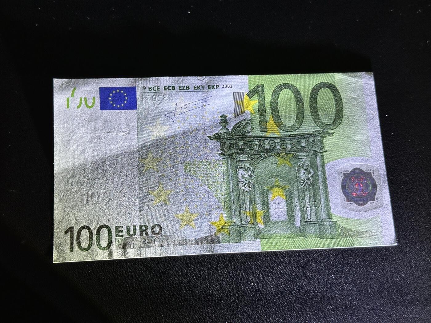 《外钞收藏家》第五百九十六期（精品大拍场）（本平台长期征集拍品、欢迎藏友们联系合作） 二签100欧元 UNC- 有软折